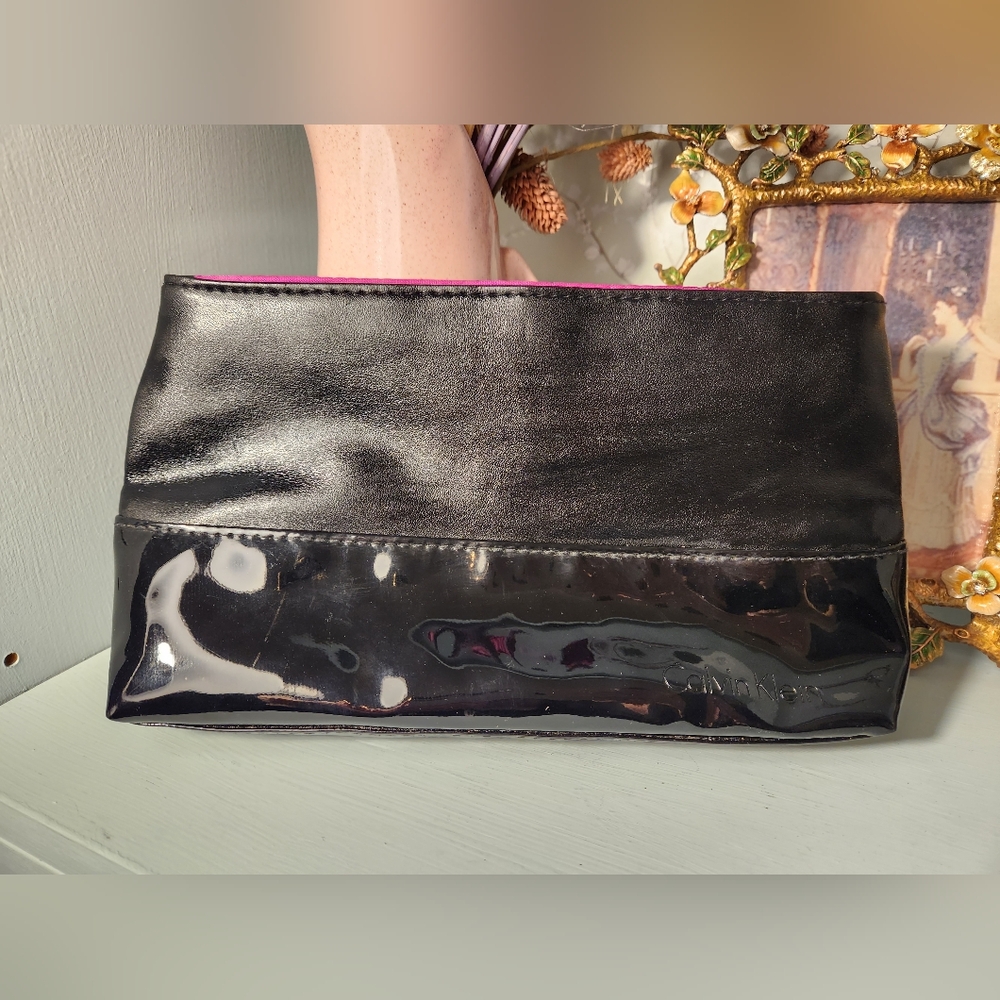 Calvin Klein Black Patent & Leather Makeup Bag Pink Interior Accent 10x5.5x2.5